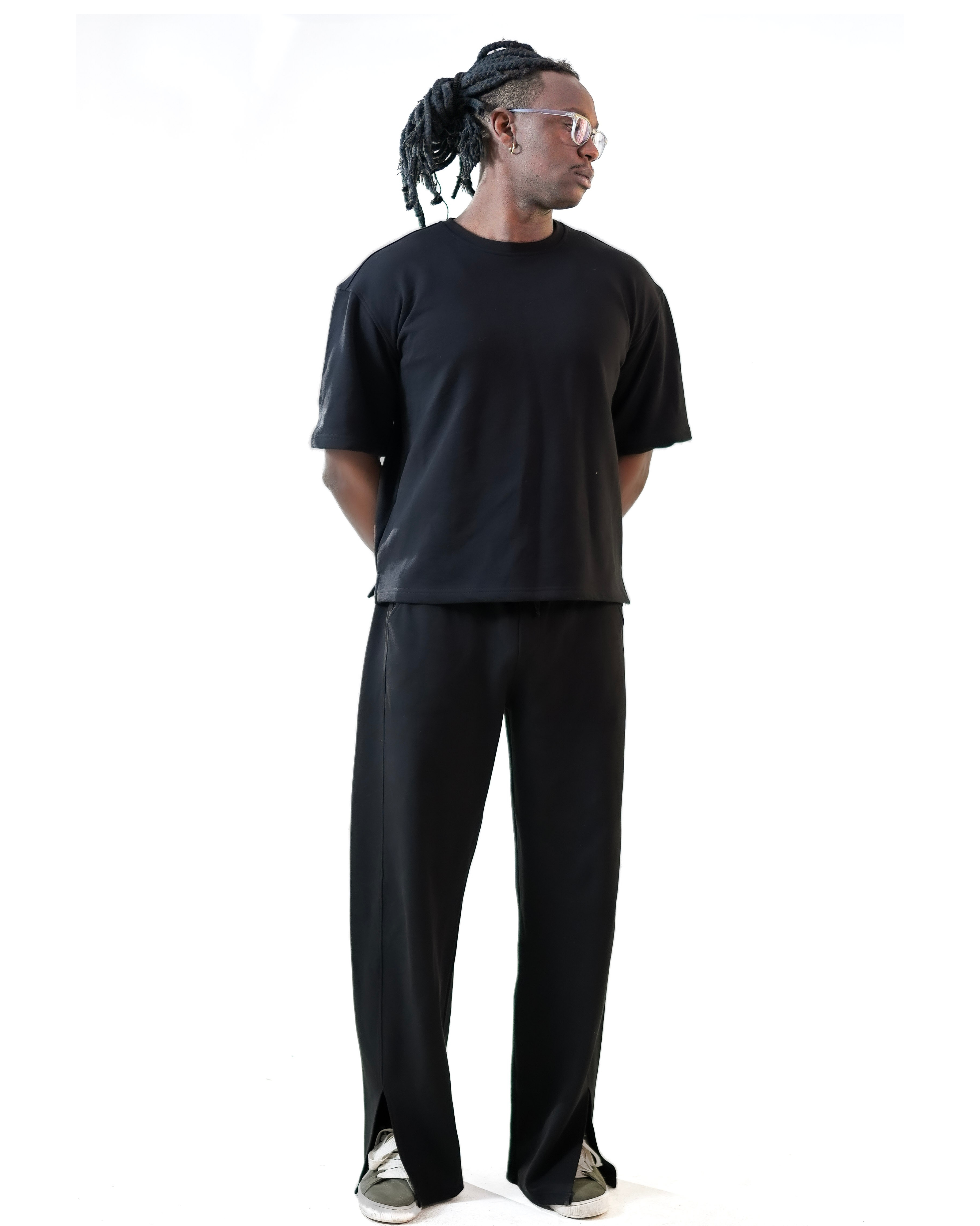 Essential Oversized Black T-Shirt – Minimal Streetwear Fit