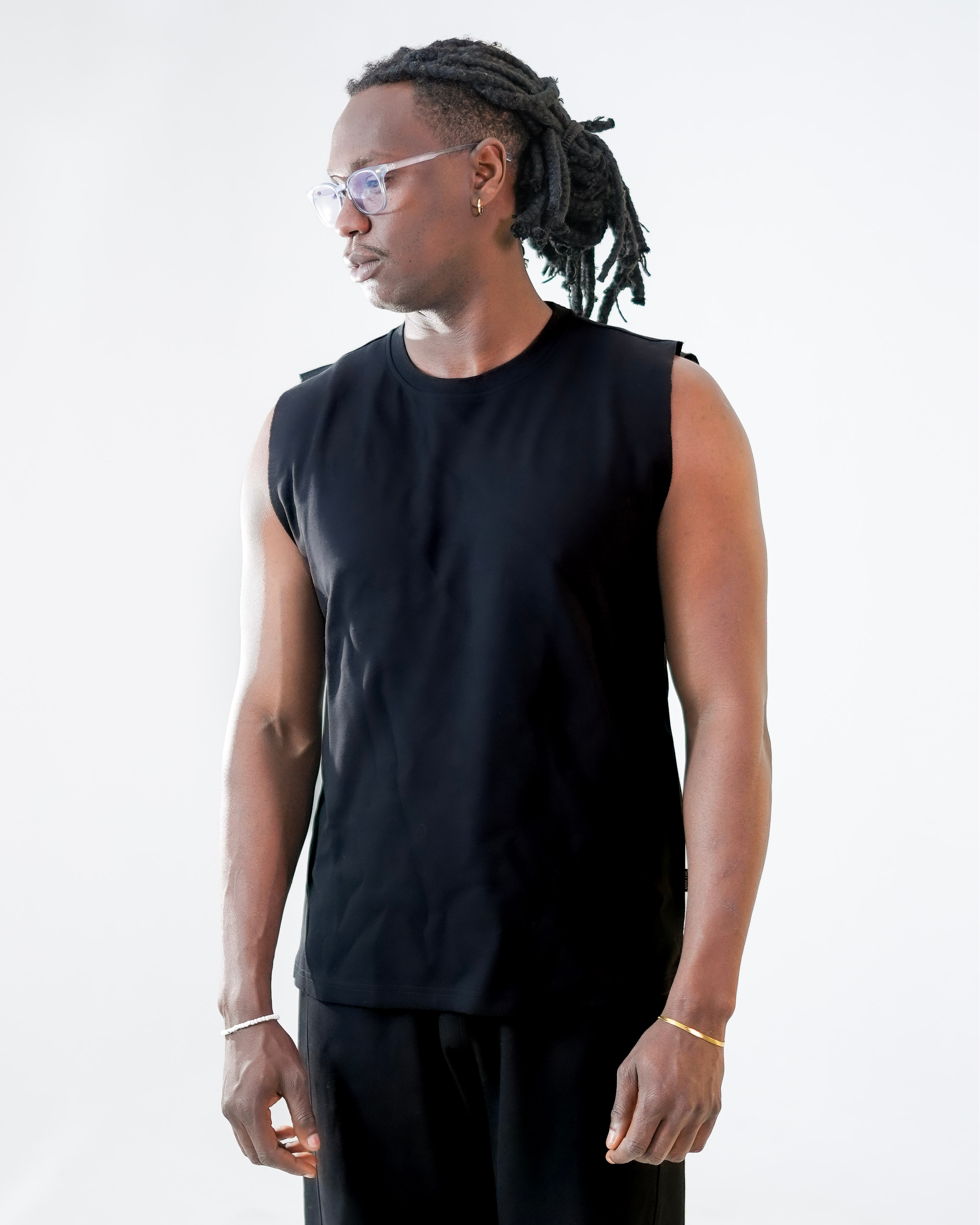 Essential Oversized Black T-Shirt – Minimal Streetwear Fit