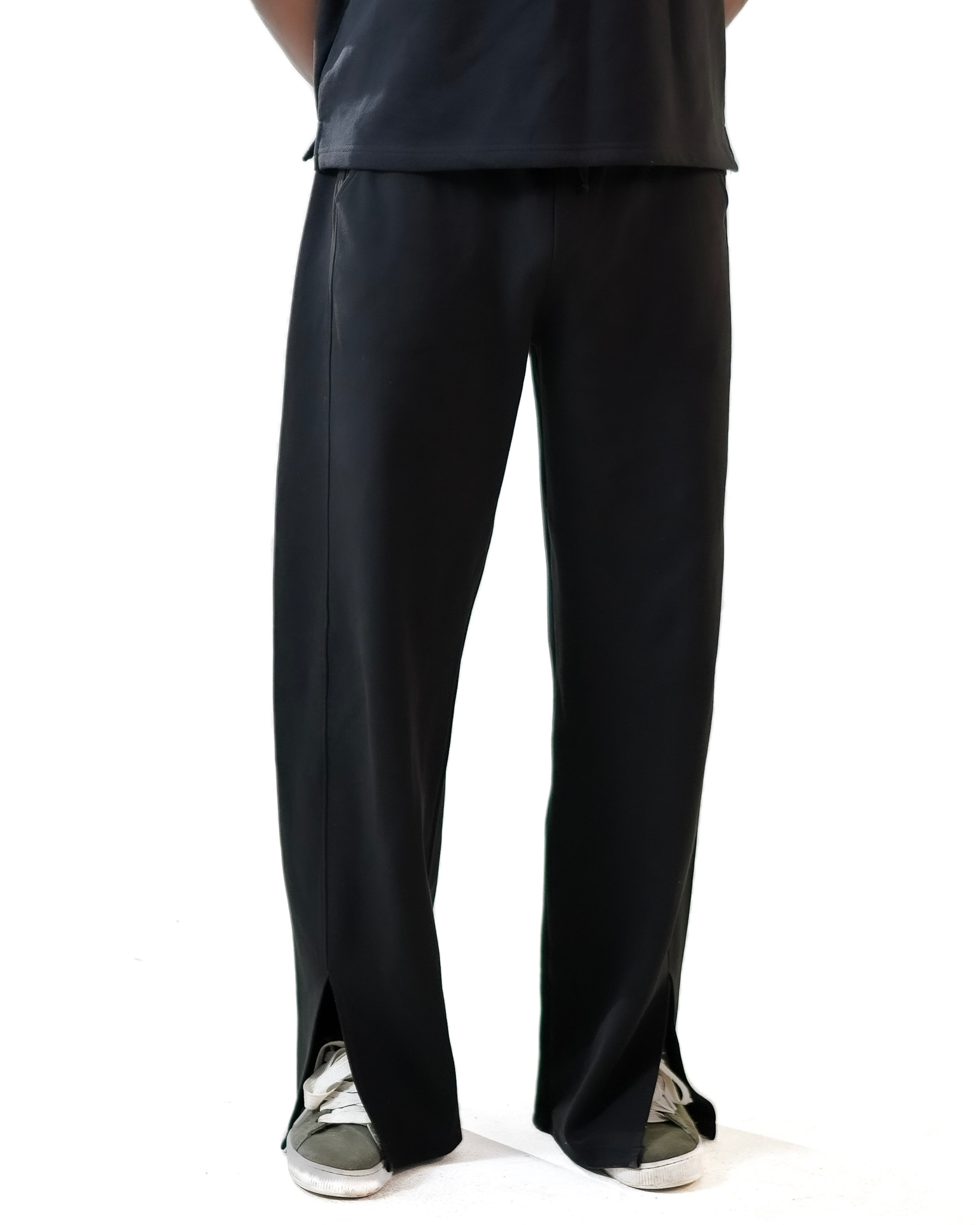 Essential Oversized Black T-Shirt – Minimal Streetwear Fit